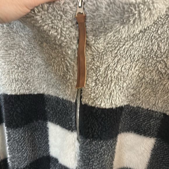 Maurice’s Oversized Teddy Pullover - Picture 7 of 7